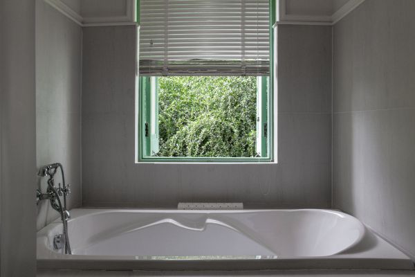 Fiberglass Tub Installation in Greenwood